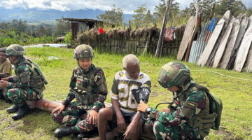 Pergencar Komsos TNI, Satgas Yonif 521/DY Pererat Keharmonisan dan Edukasi Pelayanan Kesehatan Gratis Bersama Masyarakat Distrik Napua