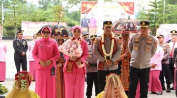 Resmi Jabat Kapolres Gayo Lues, AKBP Cakra Donya Disambut Didong Alo dan Tari Ranup Lampuan